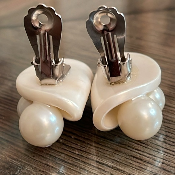 Vintage Unique Shaped Thermoset & Pastel Rhinestone Clip Earrings - Picture 5 of 16